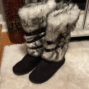 Fur boots